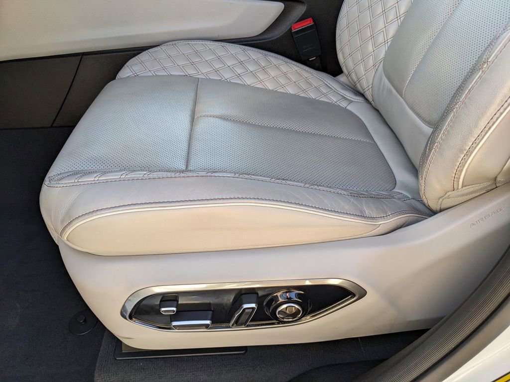 Used 2022 Jeep Grand Cherokee Summit w/ Luxury Tech Group V image 25