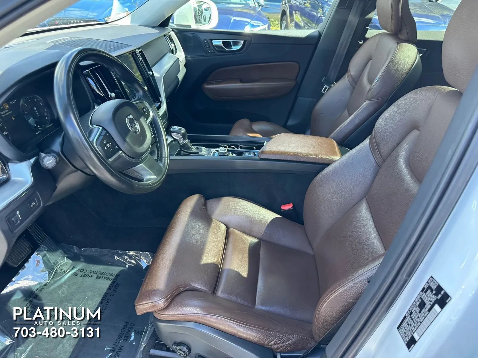 Used 2019 Volvo XC60 T5 Momentum w/ Multimedia Package AWD/4WD image 11