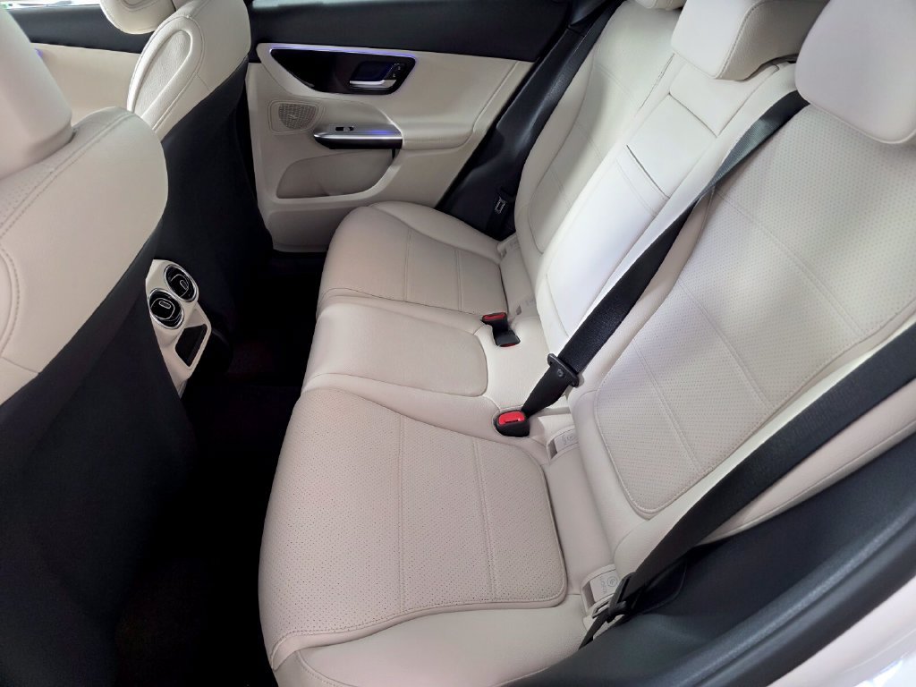 New 2027 Mercedes-Benz GLC 300 image 11