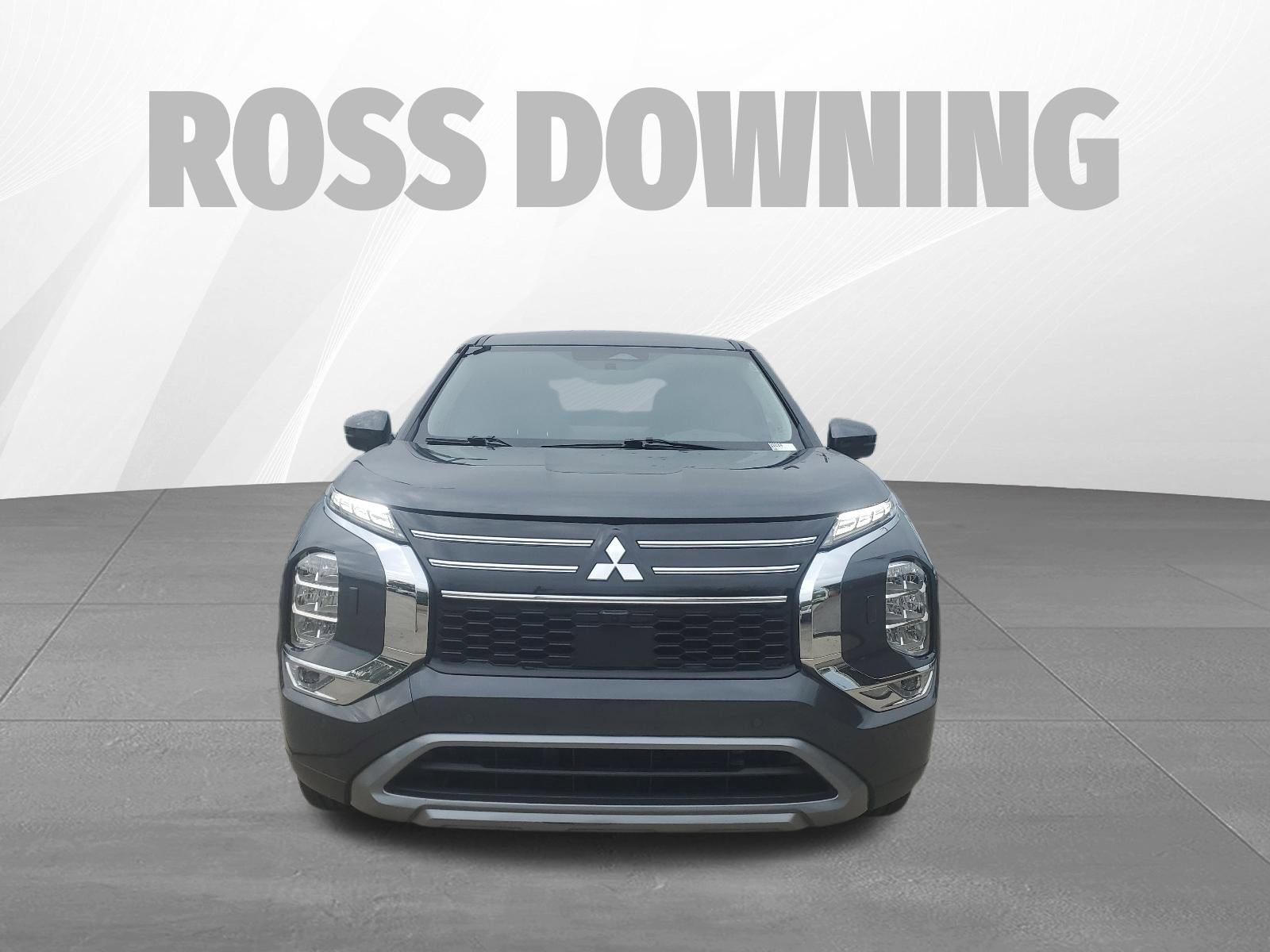 Used 2025 Mitsubishi Outlander SE image 2