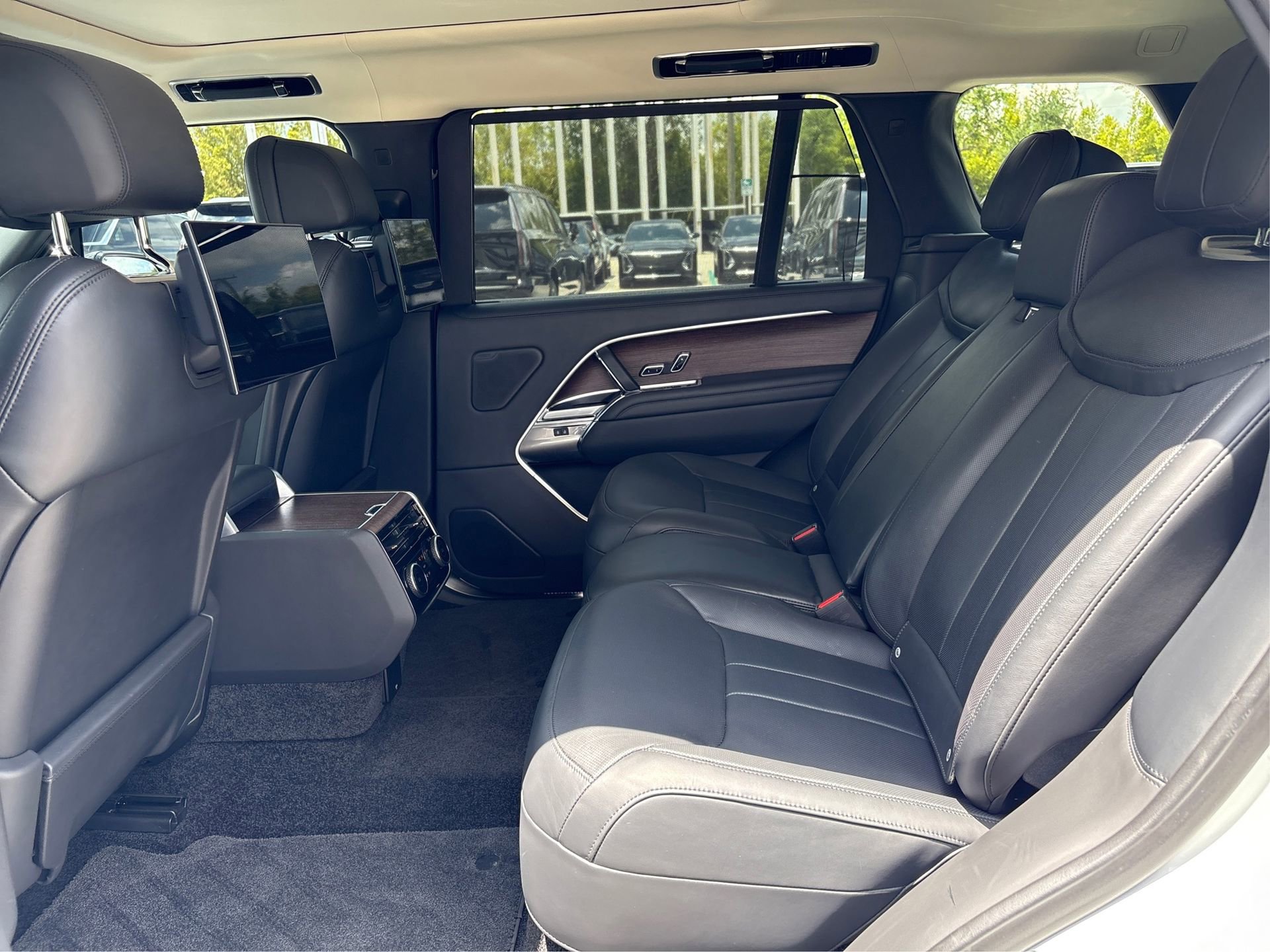 Used 2023 Land Rover Range Rover Long Wheelbase Autobiography AWD/4WD image 10
