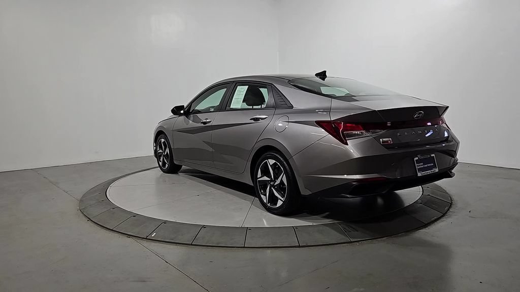 Certified 2023 Hyundai Elantra SEL w/ Convenience Package FWD image 3