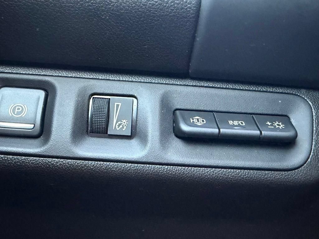 Used 2021 GMC Acadia Denali w/ Denali Technology Package FWD image 17