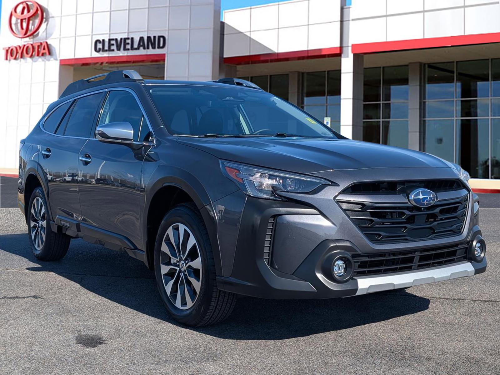 Used 2025 Subaru Outback Touring XT w/ Popular Package #2 image 1