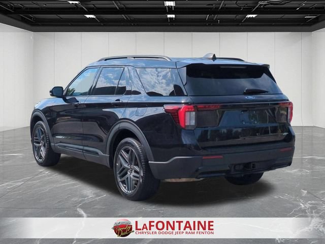 Used 2025 Ford Explorer ST-Line w/ ST-Line Street Pack AWD/4WD image 3