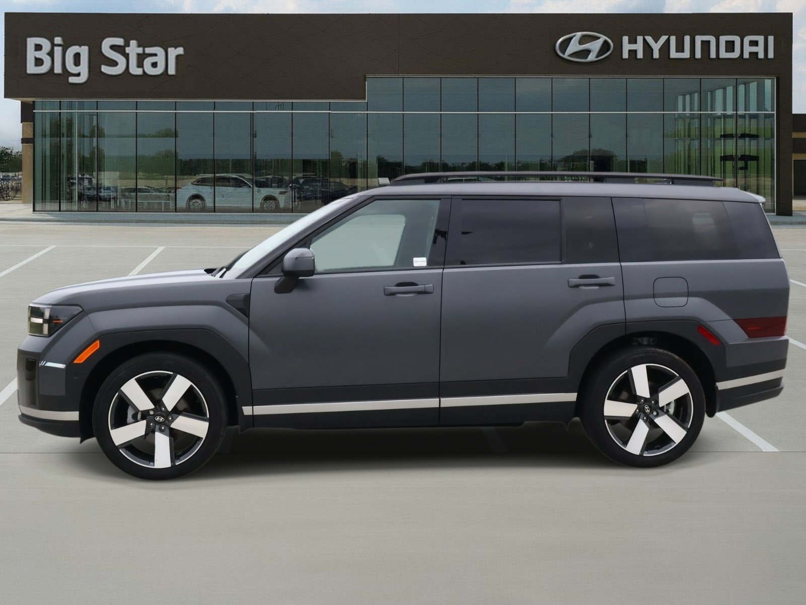 Used 2025 Hyundai Santa Fe Limited FWD image 2