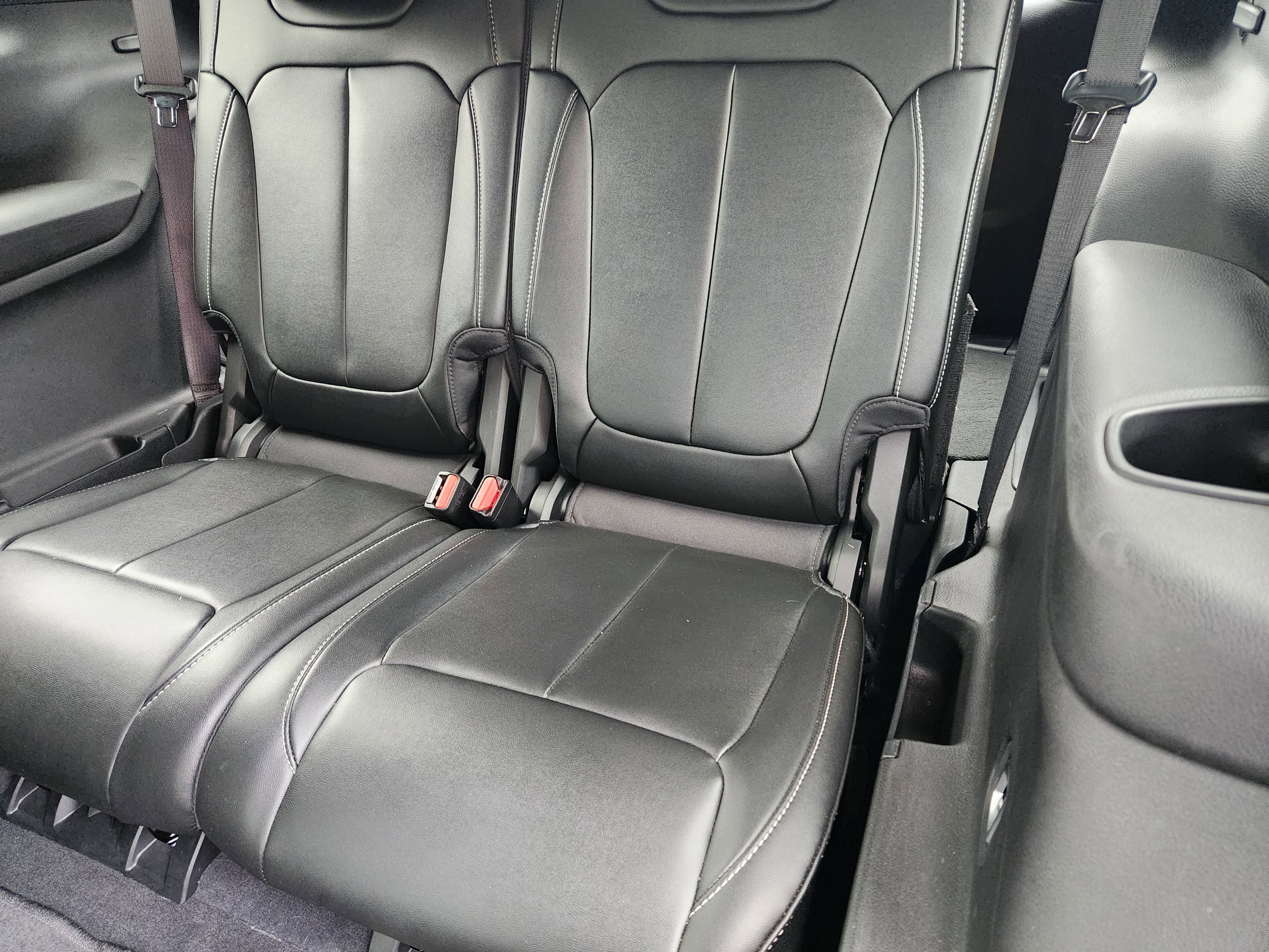 Used 2024 Jeep Grand Cherokee L Limited image 30