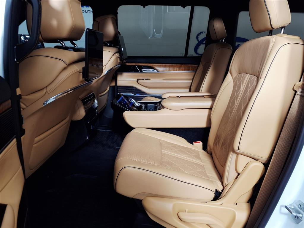 Used 2022 Jeep Grand Wagoneer Series III w/ Rear Seat Video Group 1 image 6