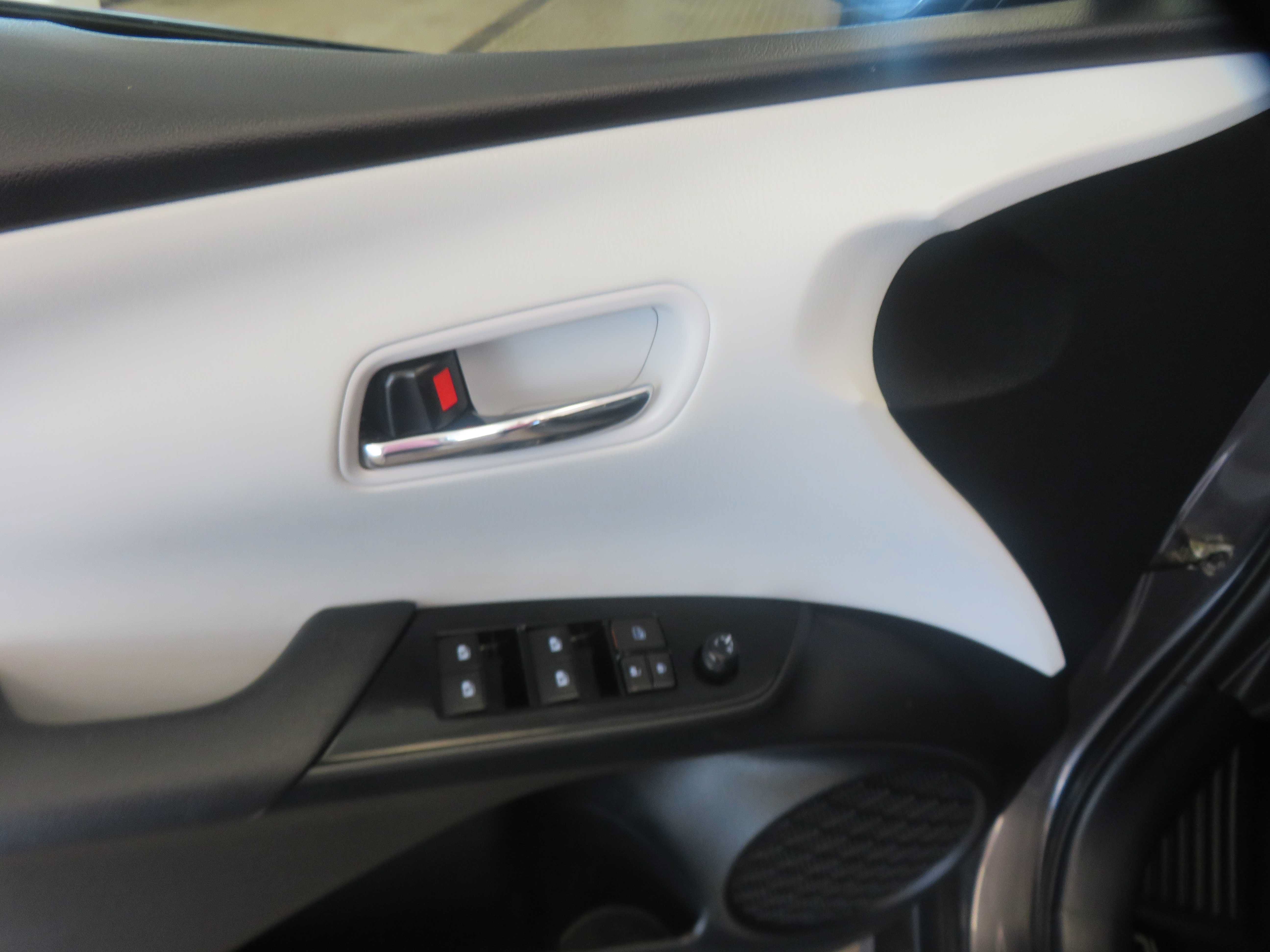 Used 2018 Toyota Prius Prime Premium FWD image 14