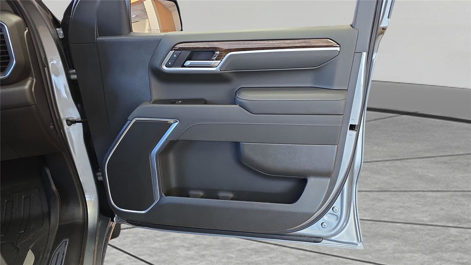 New 2026 GMC Sierra 1500 SLE image 15