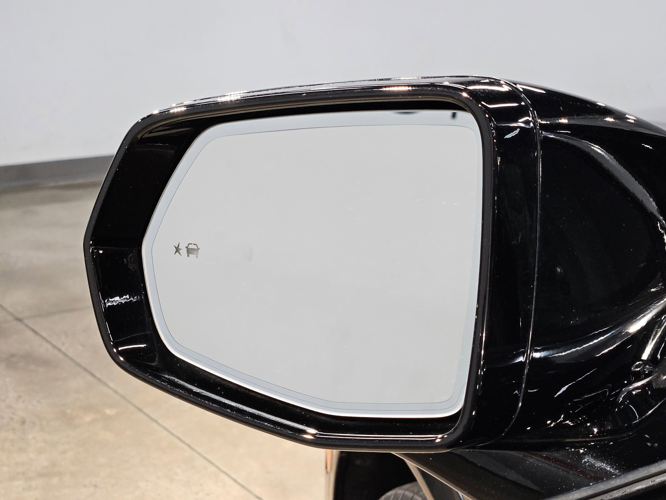 Used 2025 Cadillac XT6 Premium Luxury image 23