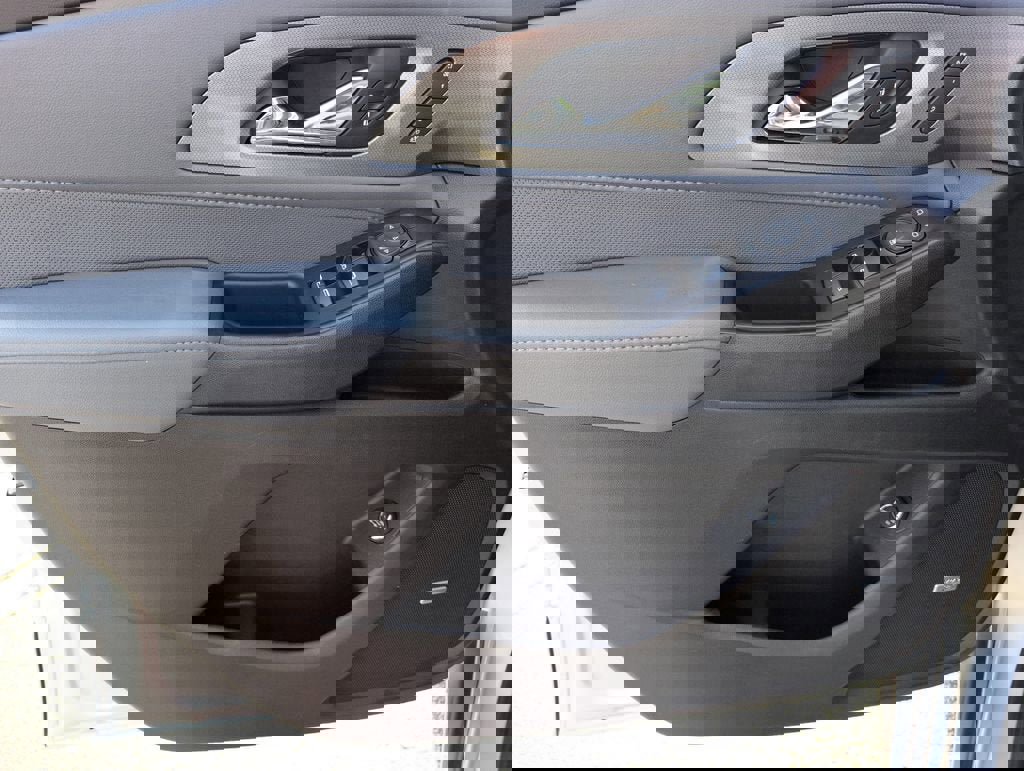 Used 2020 Chevrolet Traverse Premier w/ LPO, Floor Liner Package image 16