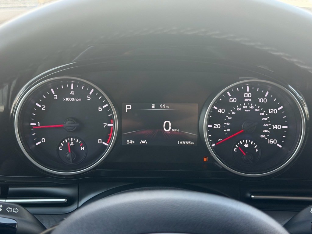 Used 2024 Kia Carnival EX FWD image 14