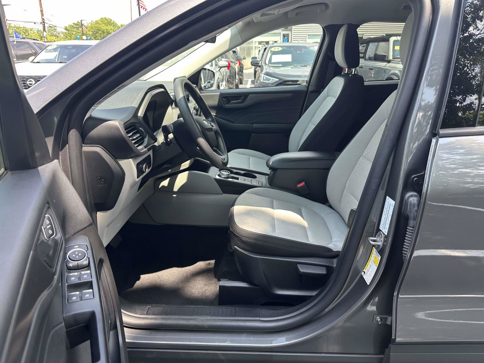Used 2025 Ford Escape Active AWD/4WD image 17