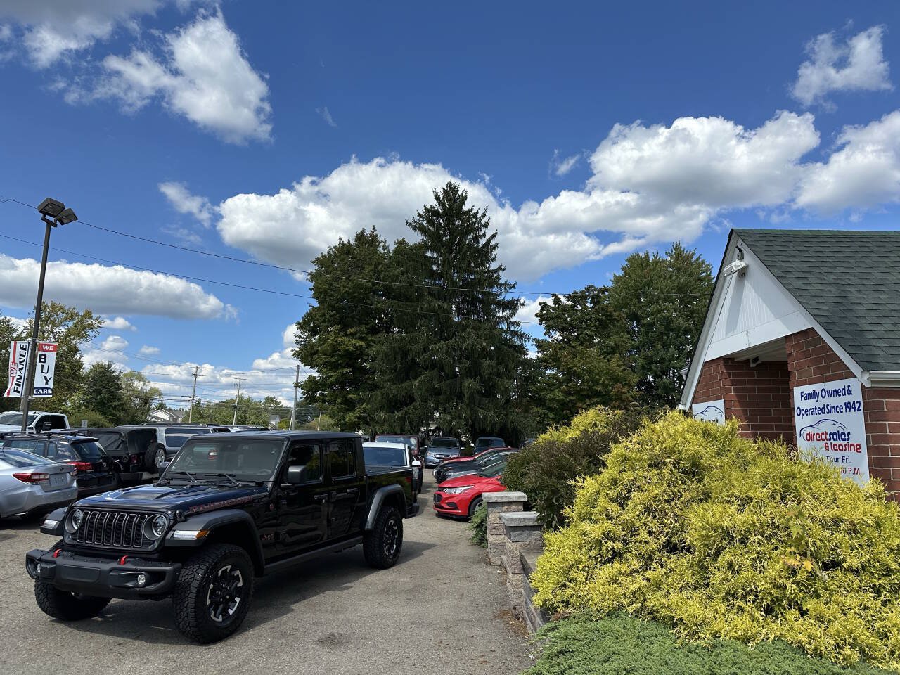 Used 2025 Jeep Gladiator Rubicon w/ Convenience Group AWD/4WD image 1
