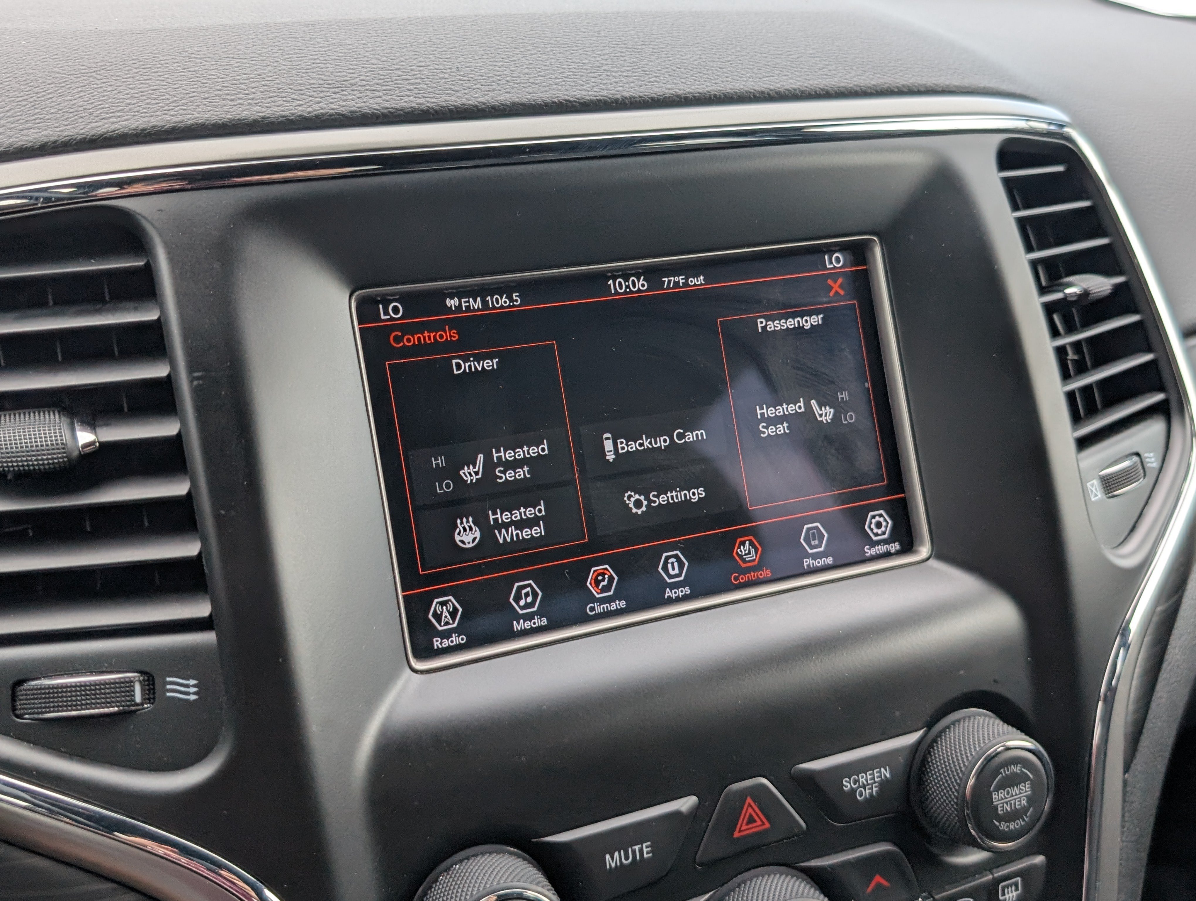 Used 2021 Jeep Grand Cherokee Laredo AWD/4WD image 17