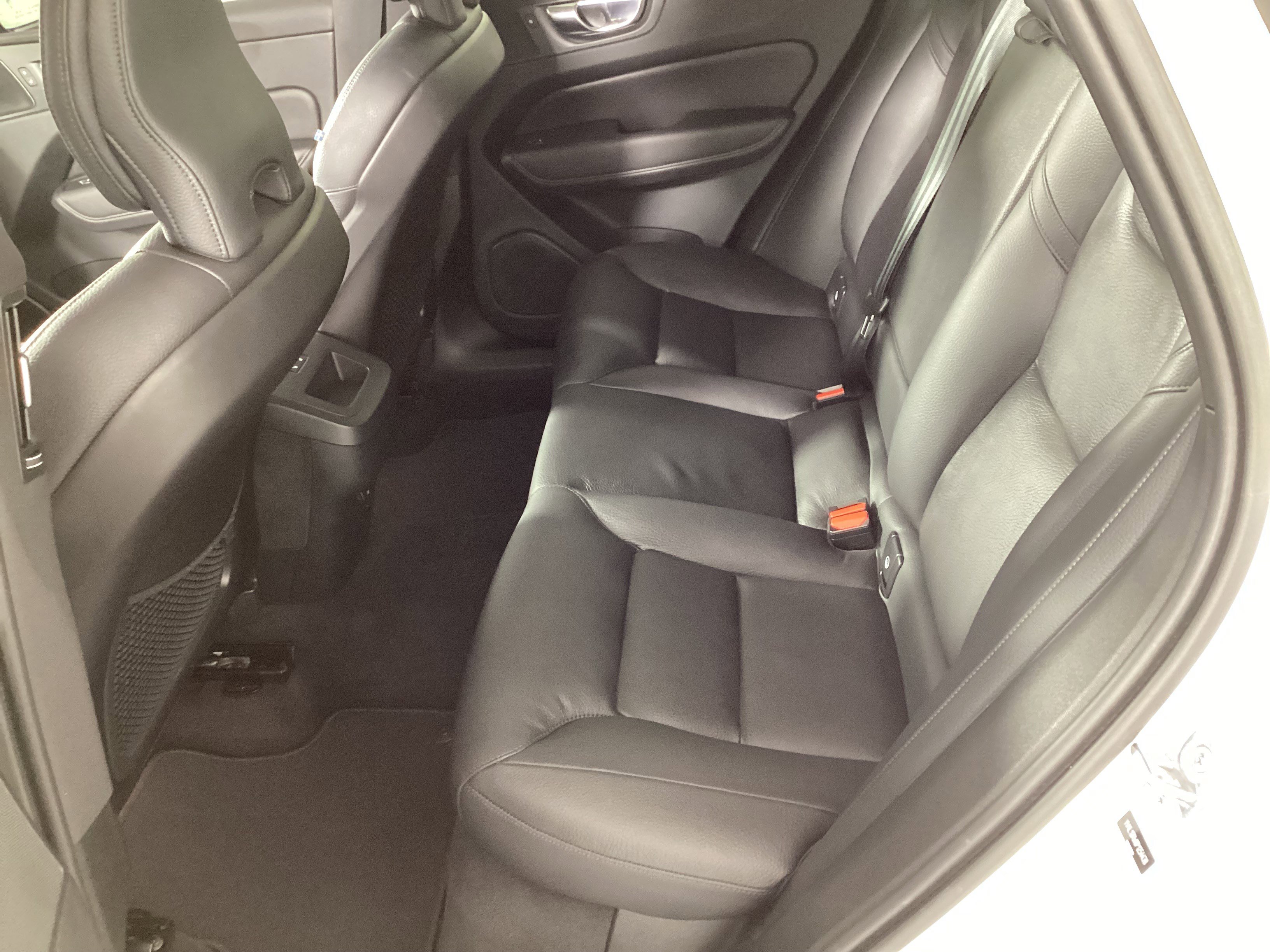 Used 2023 Volvo XC60 B5 Plus image 33