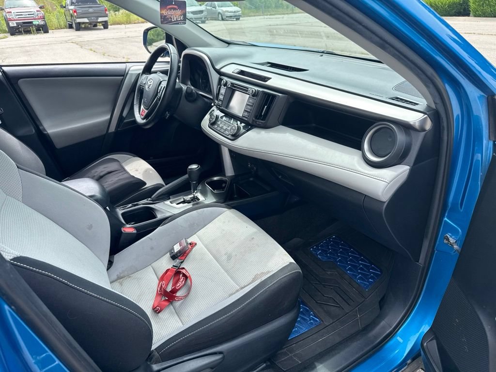 Used 2017 Toyota RAV4 XLE FWD image 7
