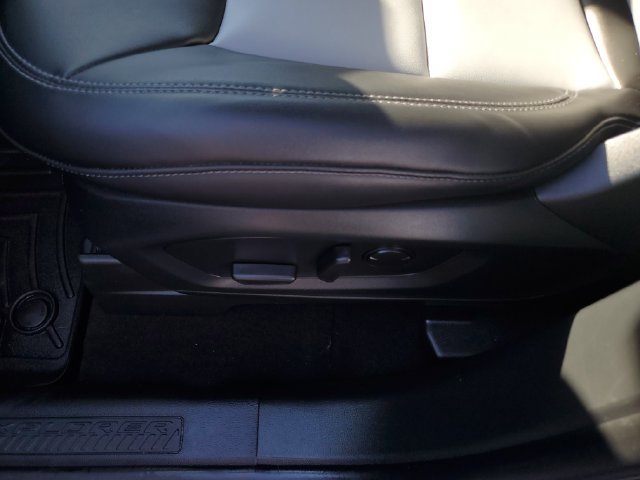 Used 2024 Ford Explorer XLT w/ Equipment Group 202A AWD/4WD image 19