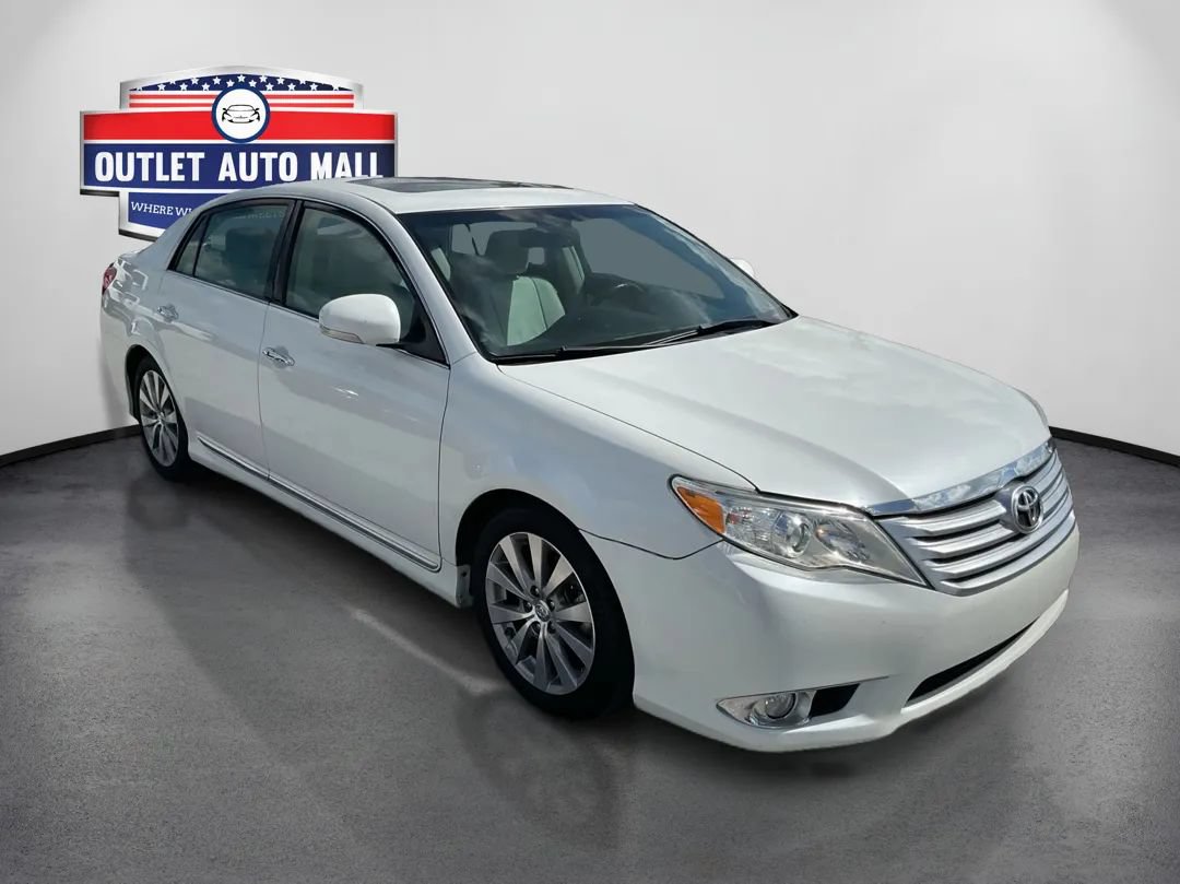 Used 2012 Toyota Avalon Limited FWD image 1