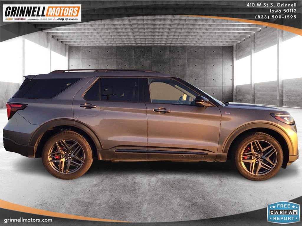 Used 2025 Ford Explorer ST-Line w/ ST-Line Street Pack image 4