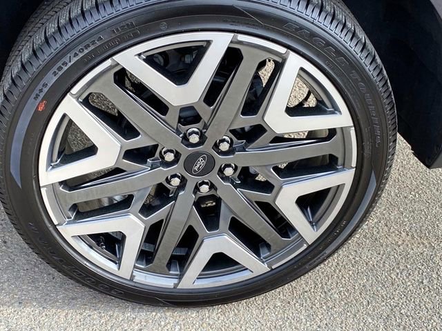 Used 2026 Ford Expedition Platinum w/ Platinum Ultimate Package AWD/4WD image 31