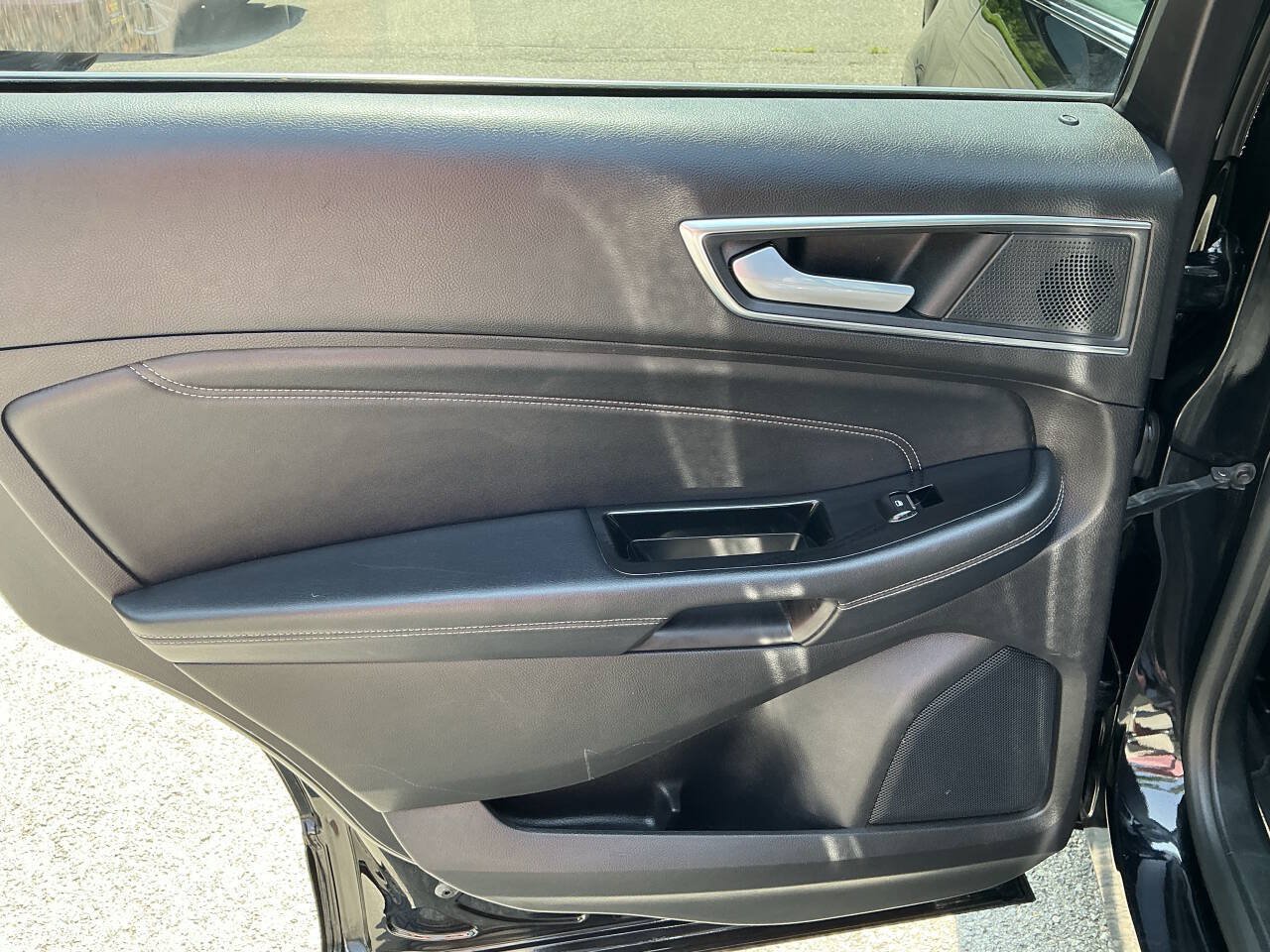 Used 2019 Ford Edge Titanium w/ Equipment Group 301A AWD/4WD image 25