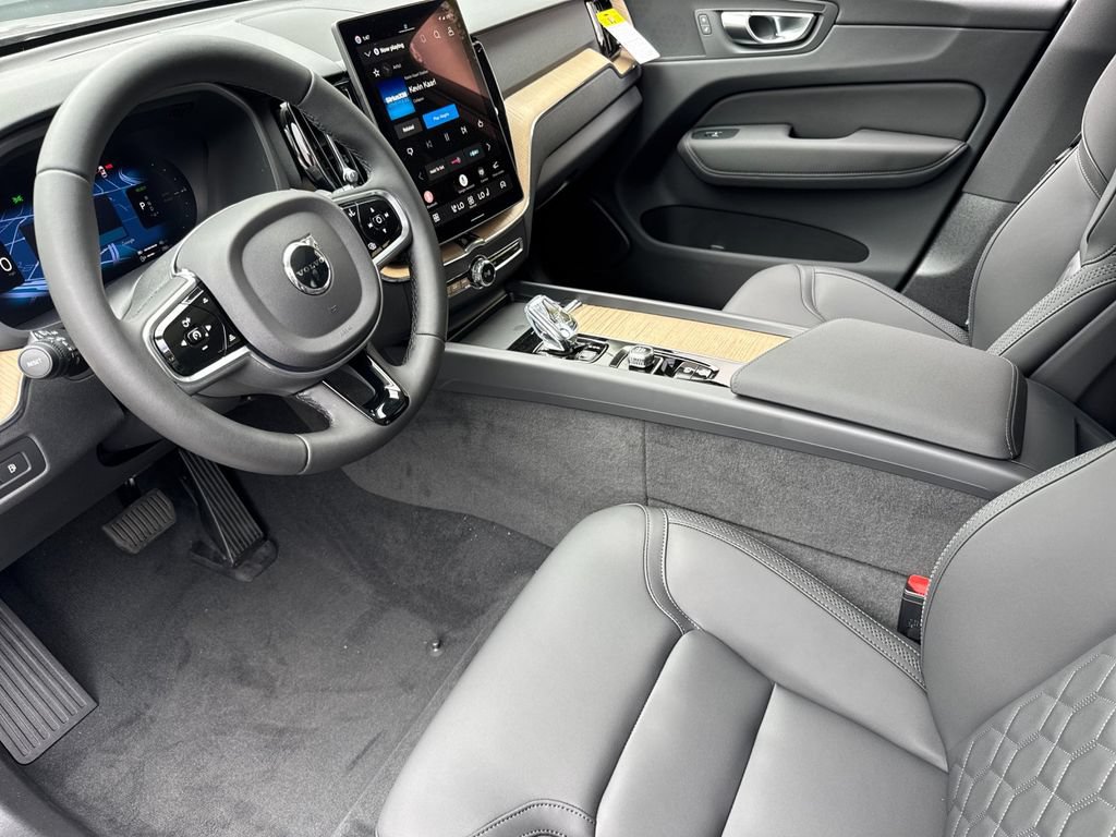 New 2026 Volvo XC60 T8 Plus w/ Climate Package PRO AWD/4WD image 9