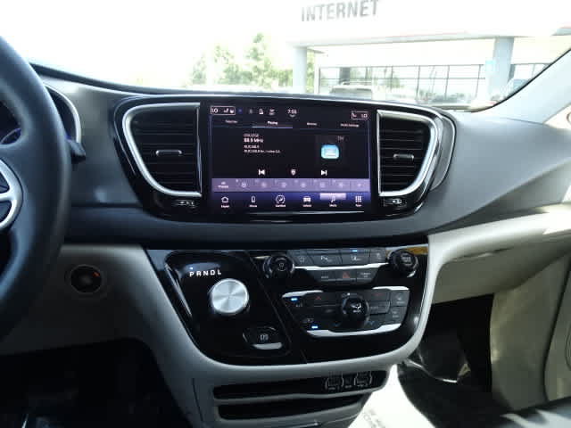 Used 2023 Chrysler Pacifica Touring-L FWD image 26