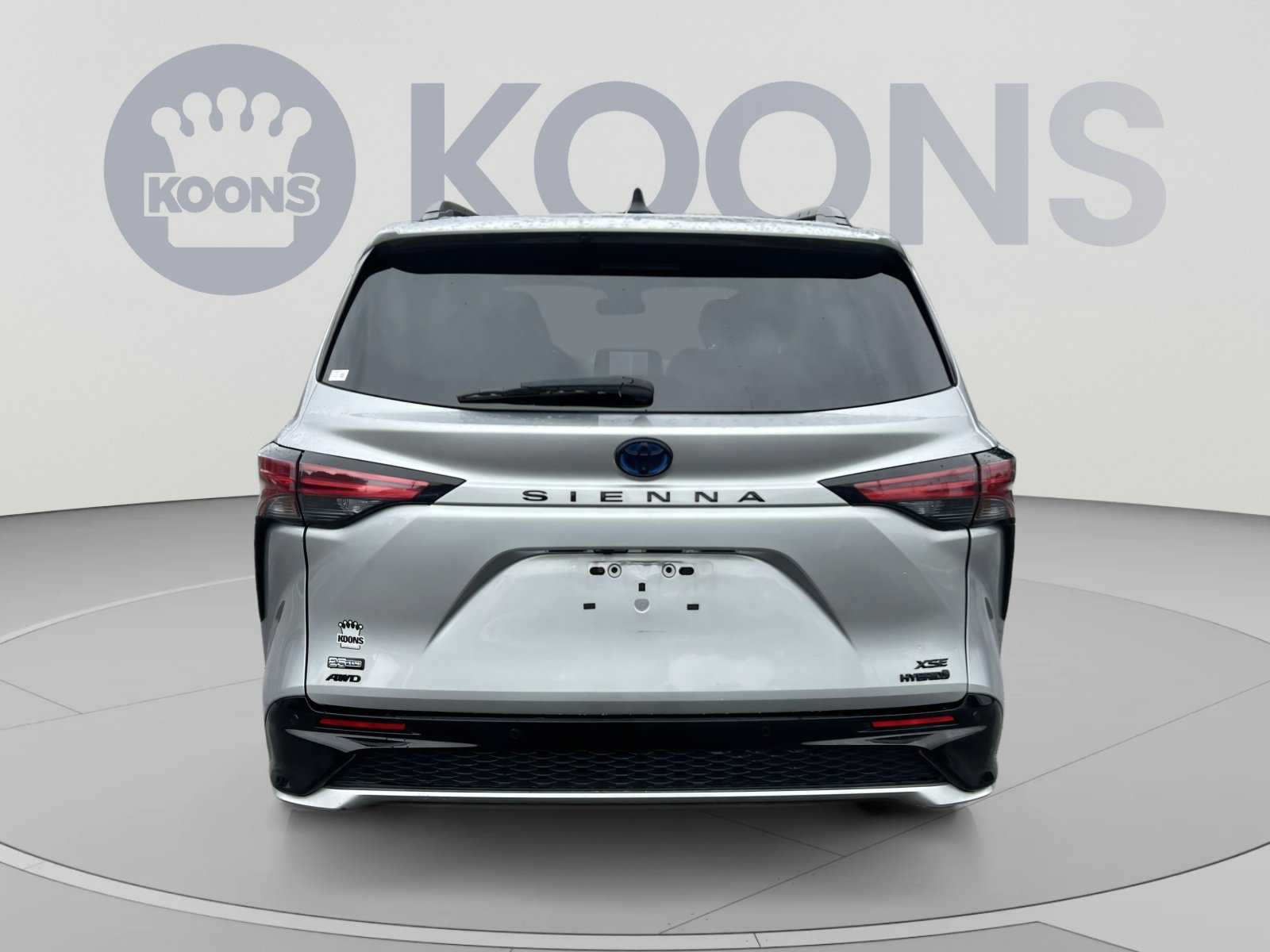 Used 2023 Toyota Sienna XSE AWD/4WD image 5