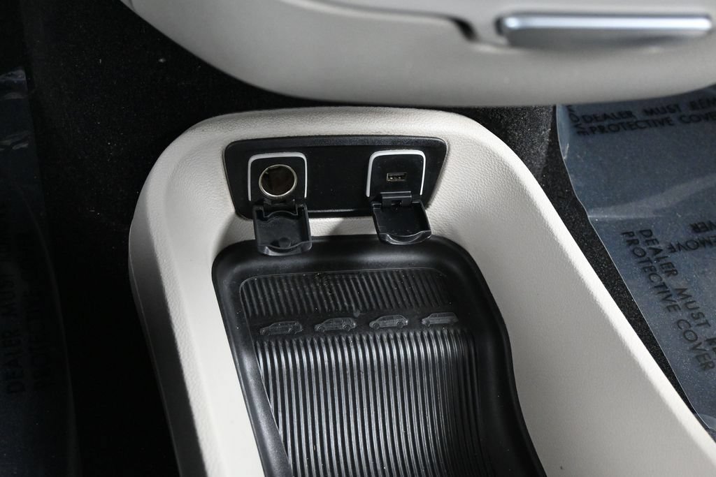 Used 2017 Chrysler Pacifica Touring-L FWD image 26