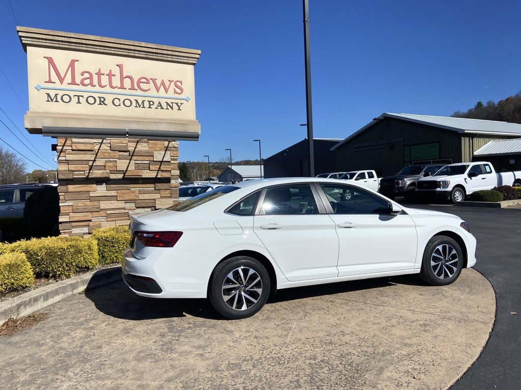 Used 2024 Volkswagen Jetta S image 5