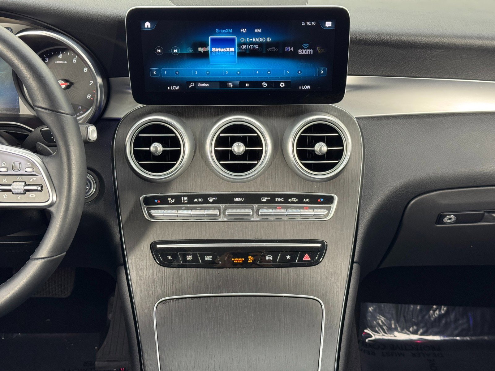 Used 2021 Mercedes-Benz GLC 300 w/ Premium Package image 24