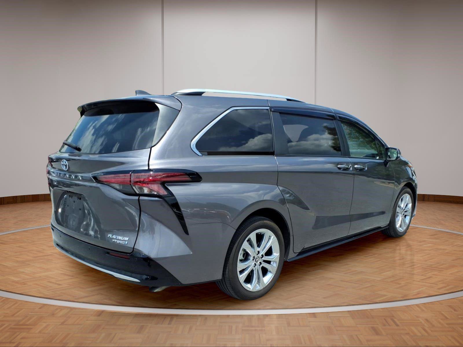 Used 2022 Toyota Sienna Platinum FWD image 6