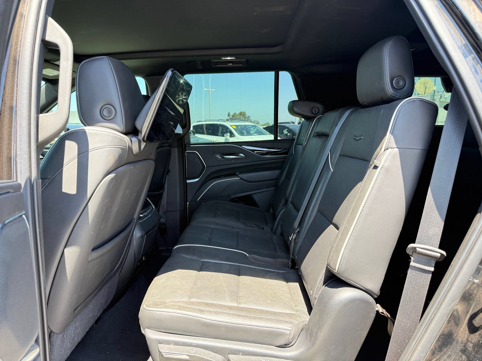 Used 2021 Cadillac Escalade Sport w/ LPO, Illumination Package AWD/4WD image 6
