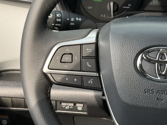 Used 2026 Toyota Sienna XLE FWD image 13