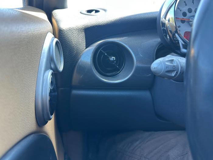 Used 2006 MINI Cooper Convertible FWD image 33