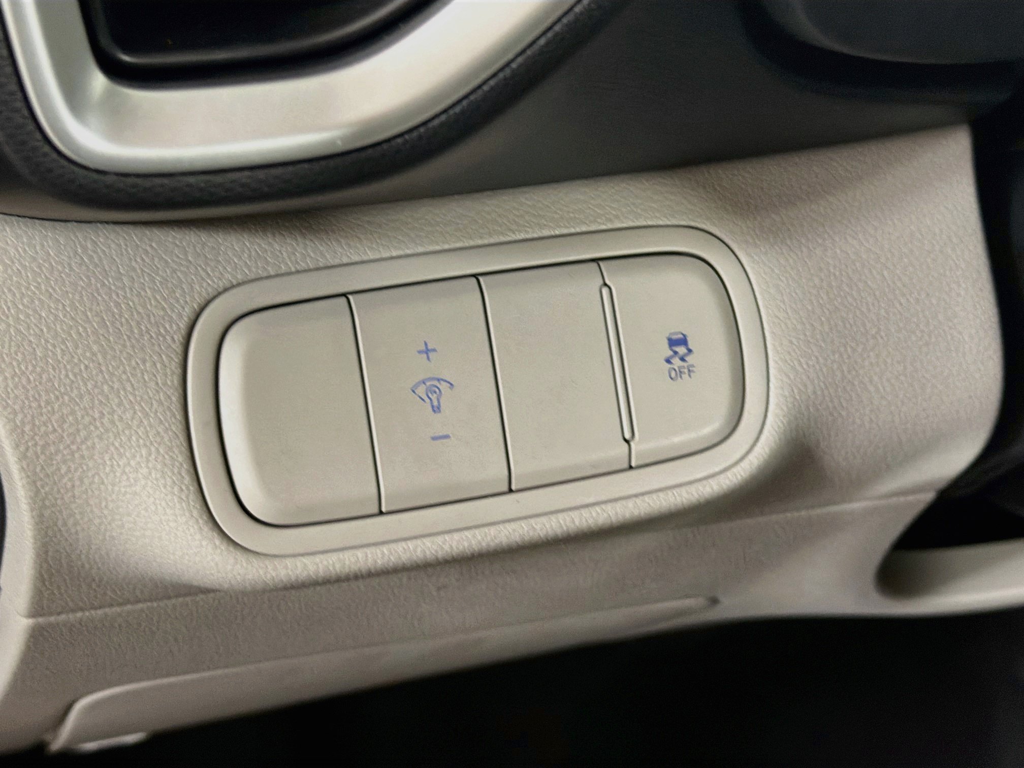 Used 2025 Hyundai Venue SEL FWD image 17