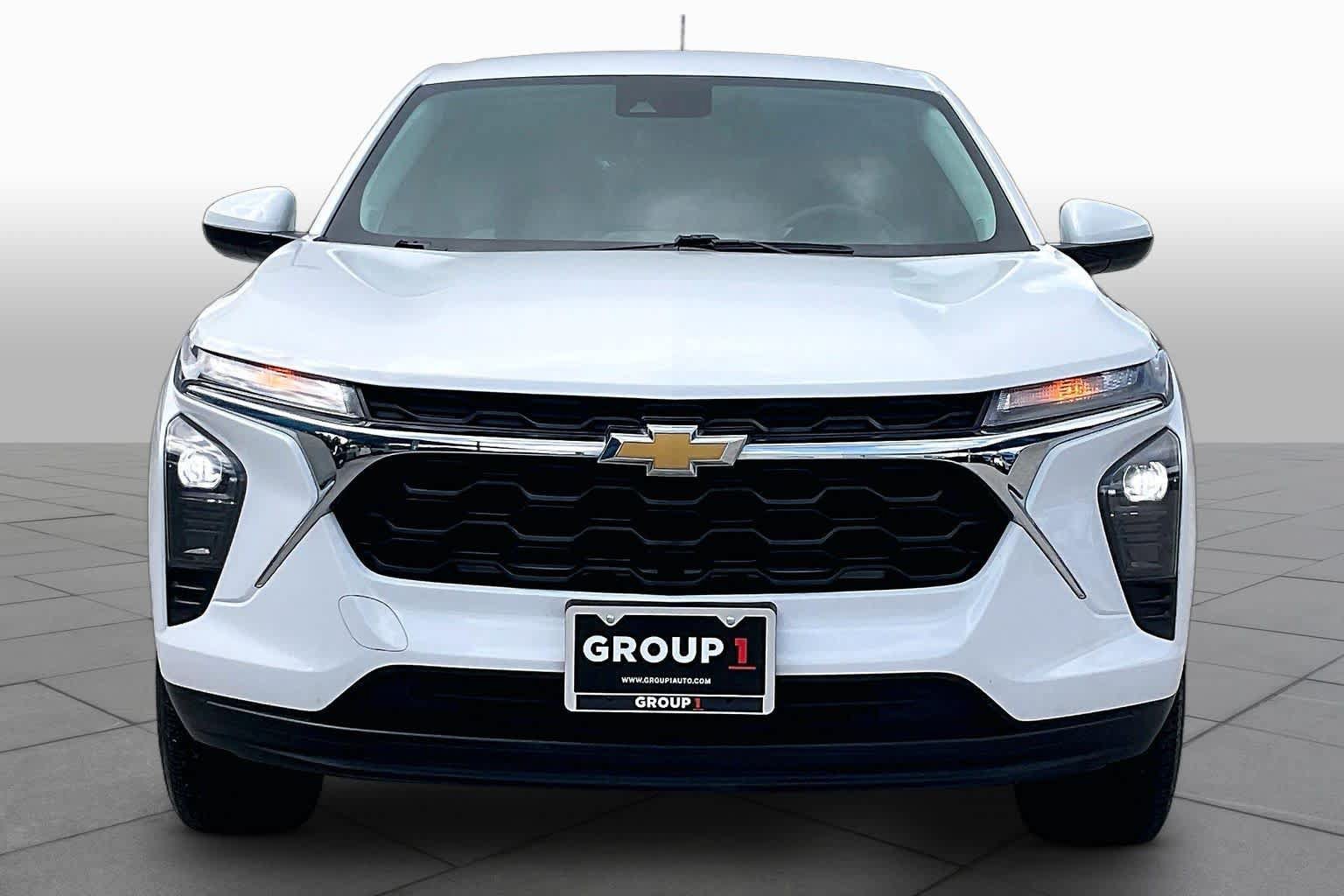 Used 2024 Chevrolet Trax LS w/ LS Convenience Package FWD image 4