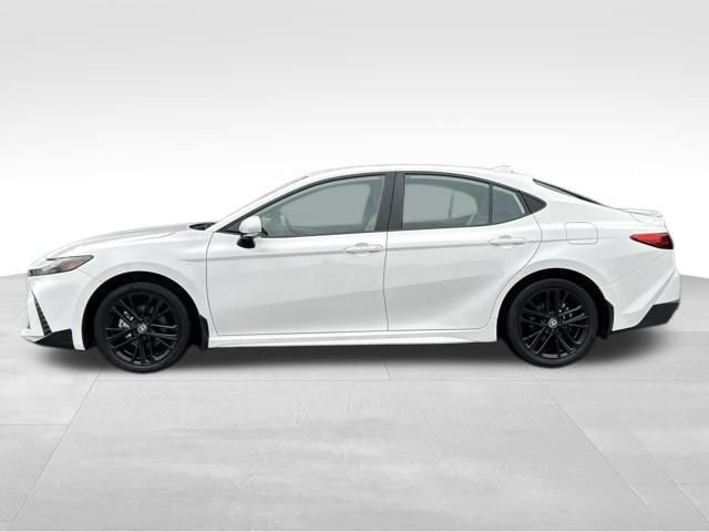 Used 2025 Toyota Camry SE AWD/4WD image 2