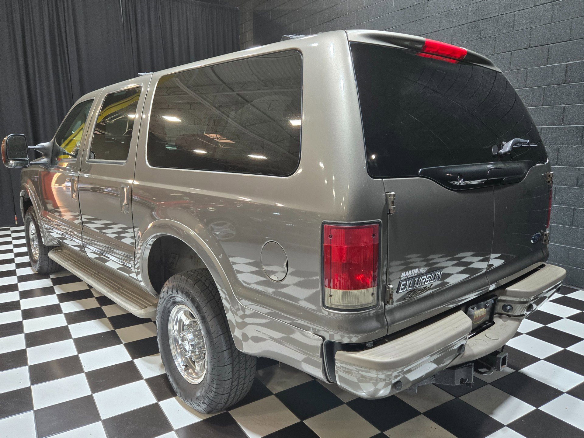 Used 2005 Ford Excursion Limited image 41