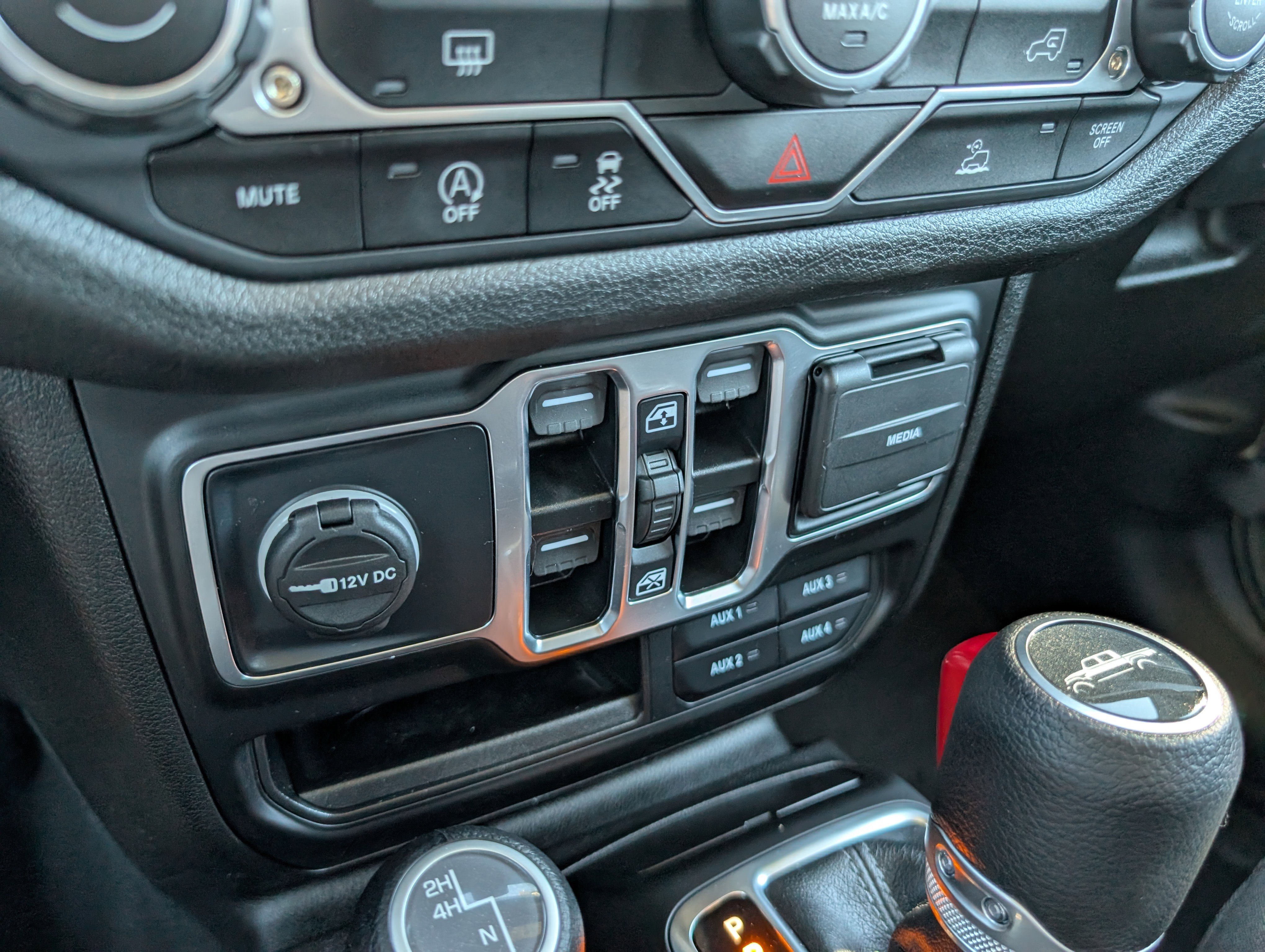Used 2025 Jeep Gladiator Sport AWD/4WD image 17
