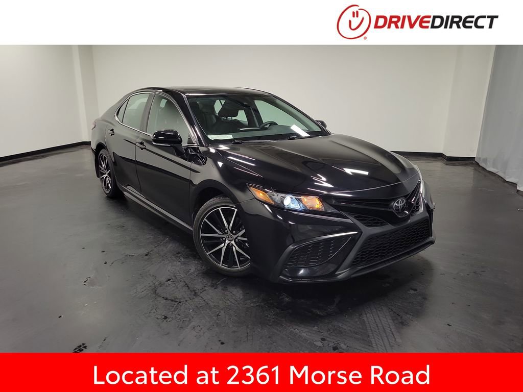 Used 2023 Toyota Camry SE w/ Cold Weather Package FWD image 1