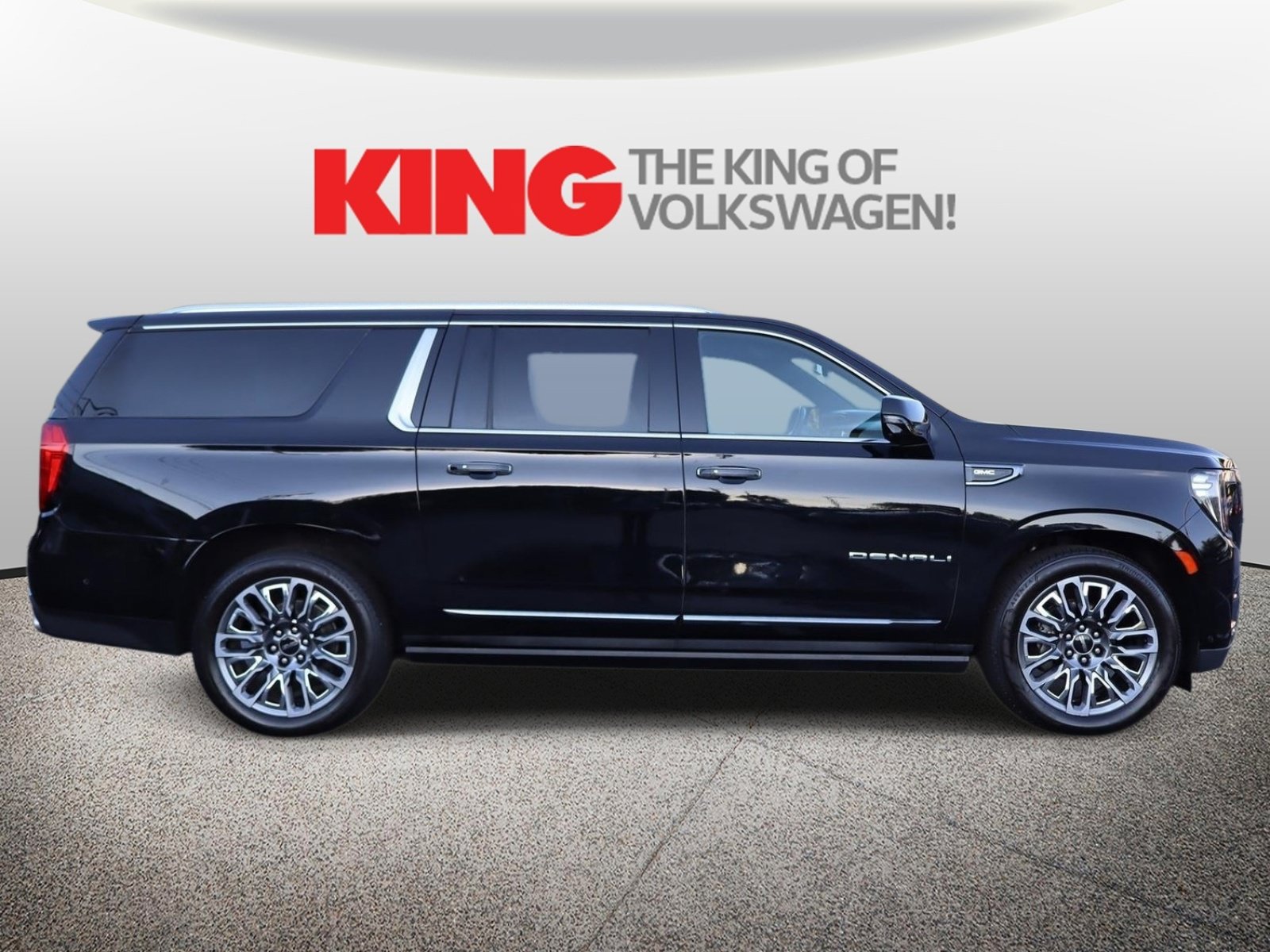 Used 2023 GMC Yukon XL Denali Ultimate AWD/4WD image 2