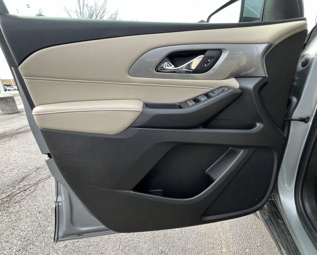 Certified 2023 Chevrolet Traverse LS w/ Safety Package image 9