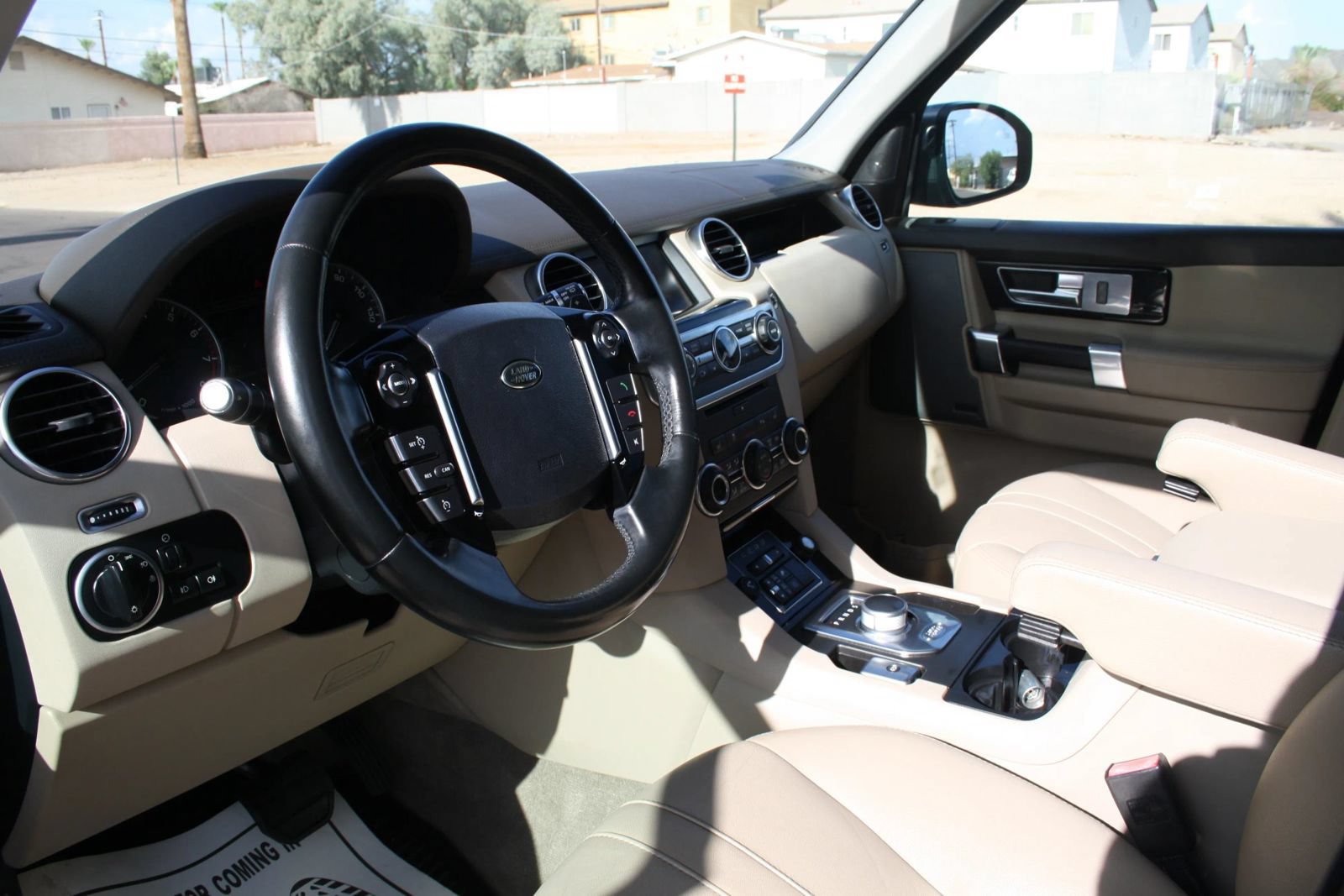 Used 2016 Land Rover LR4 HSE AWD/4WD image 9
