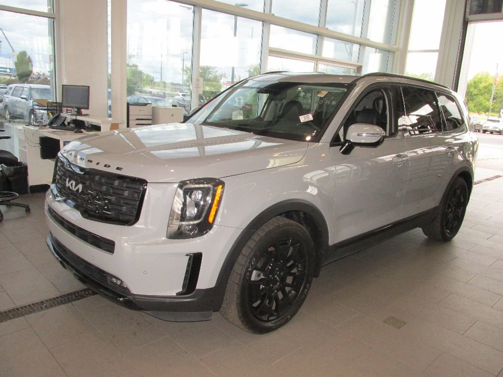 Used 2022 Kia Telluride SX w/ SX Prestige Package image 3