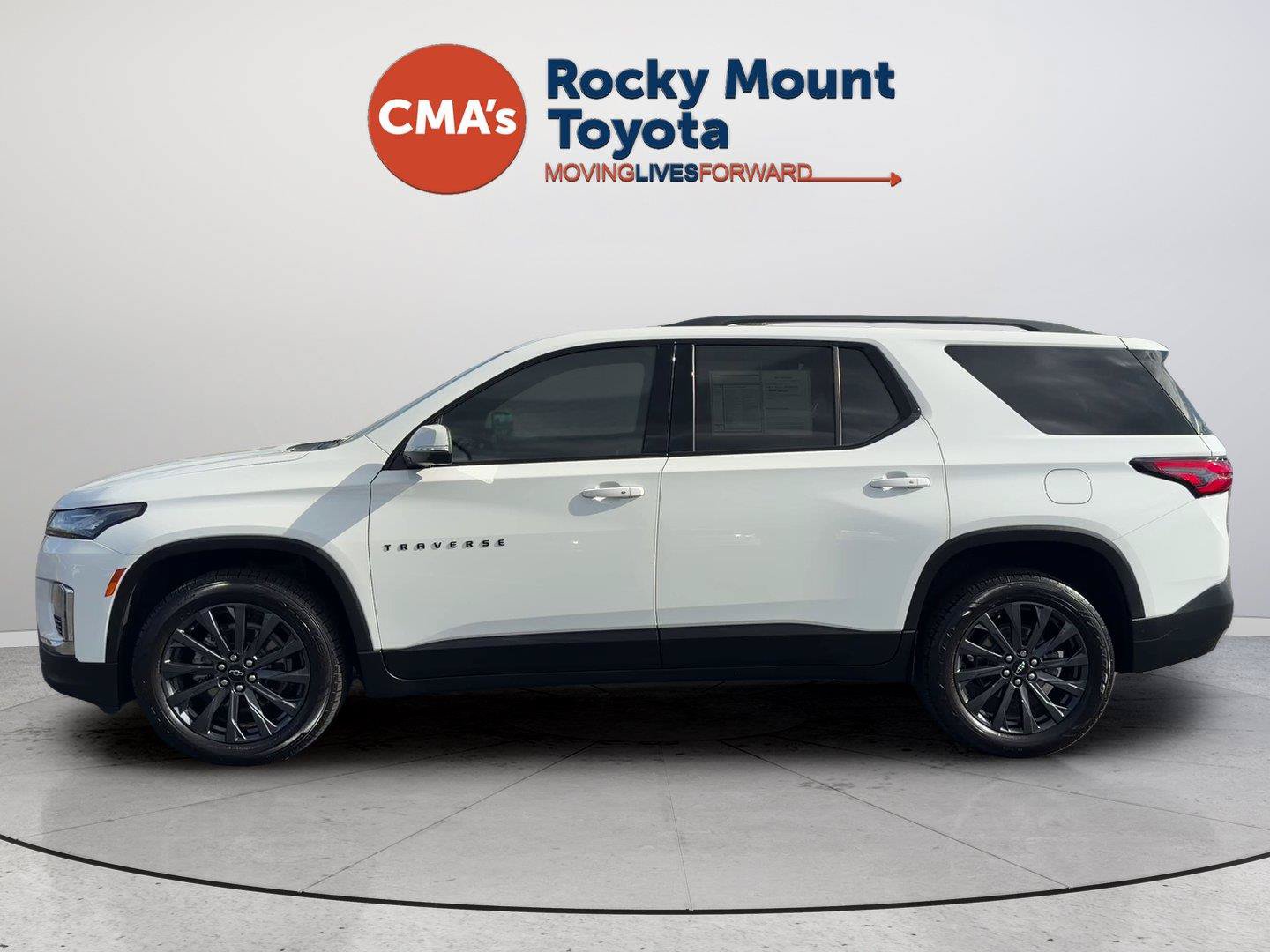 Used 2022 Chevrolet Traverse RS FWD image 2
