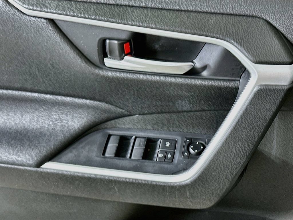 Used 2021 Toyota RAV4 XLE w/ Convenience Package FWD image 21