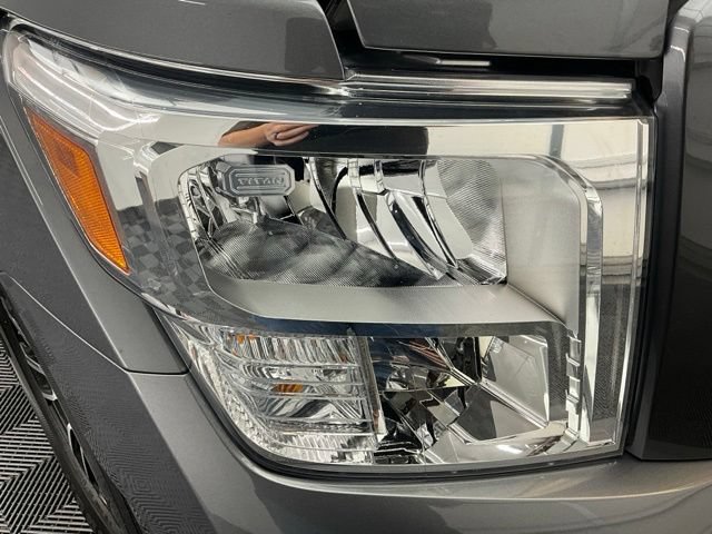 Used 2024 Nissan Titan SV AWD/4WD image 23